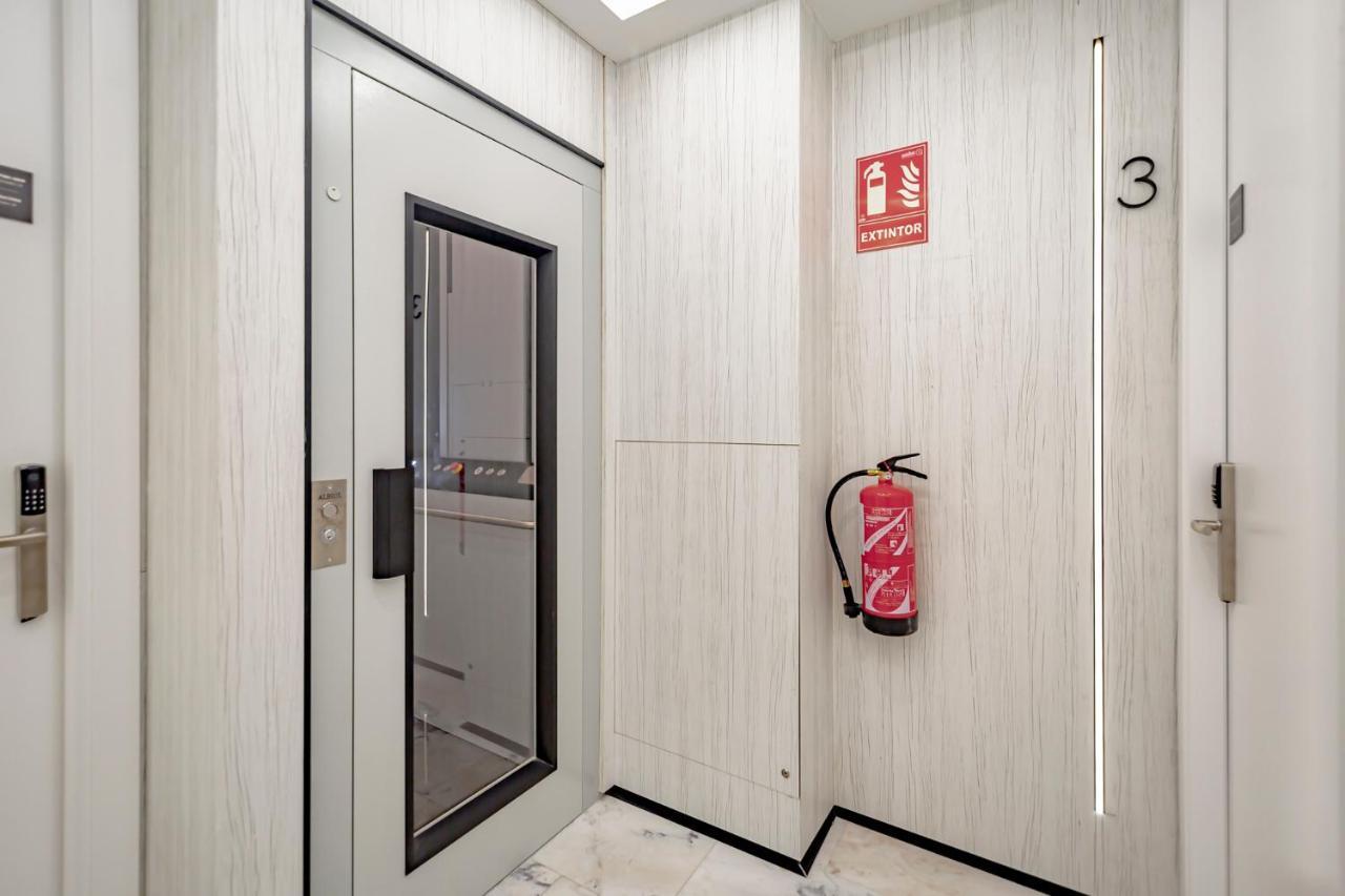 Dobohomes - Montesa 20 Apartamentos Madrid Buitenkant foto